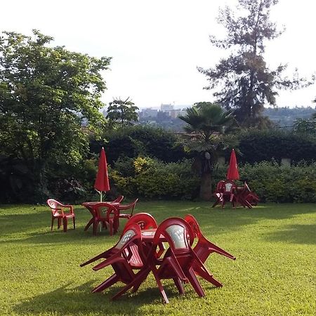 Random Park Hotel Kigali Esterno foto