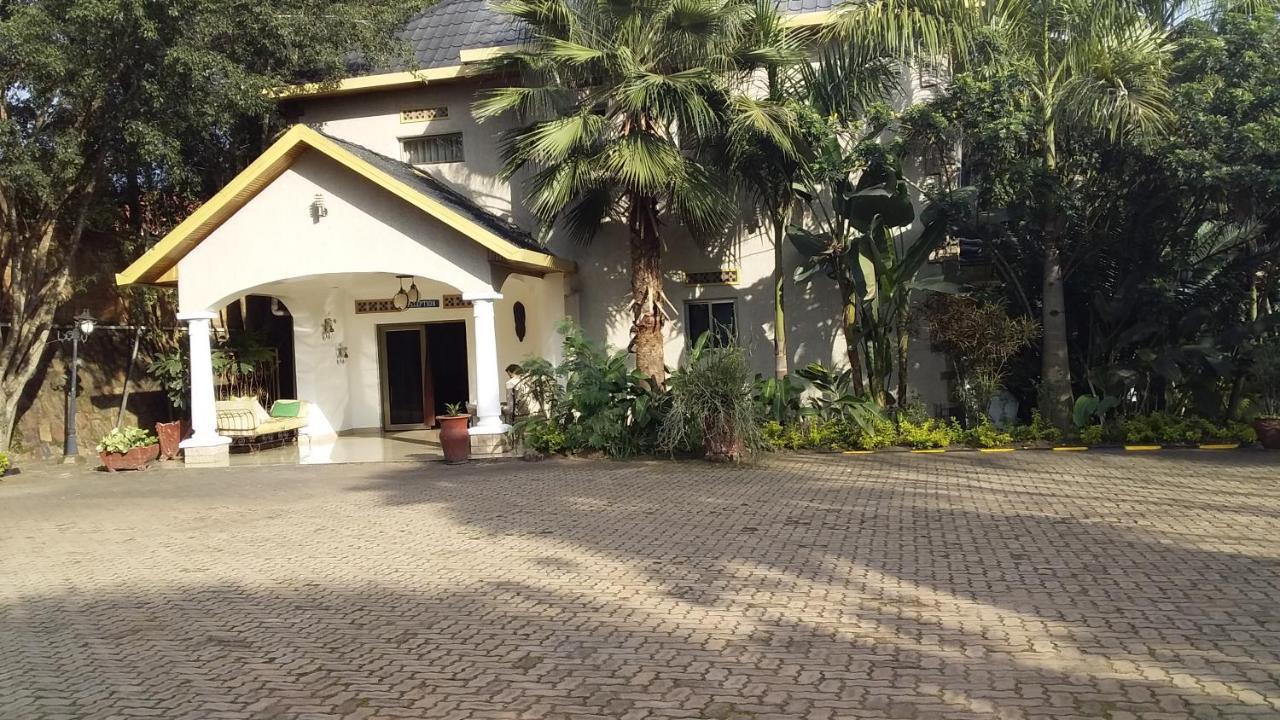 Random Park Hotel Kigali Esterno foto