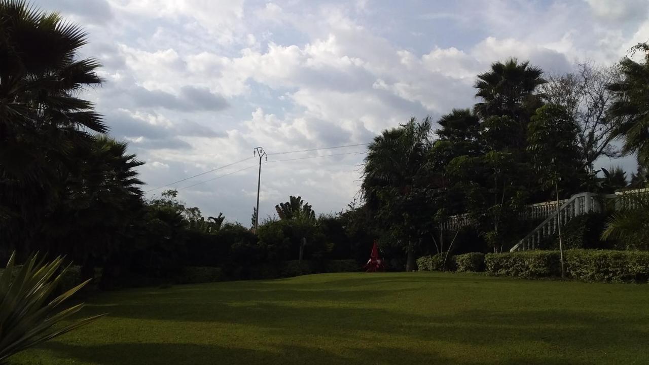 Random Park Hotel Kigali Esterno foto