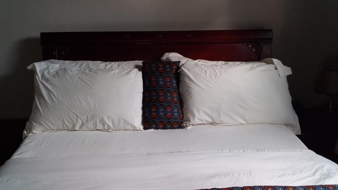 Random Park Hotel Kigali Esterno foto