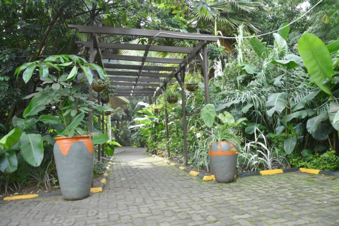 Random Park Hotel Kigali Esterno foto