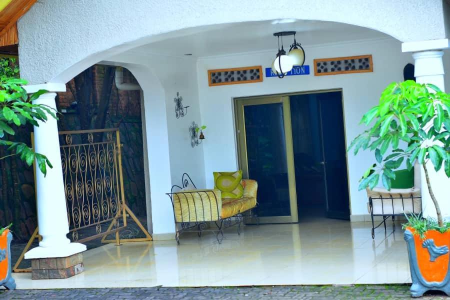 Random Park Hotel Kigali Esterno foto