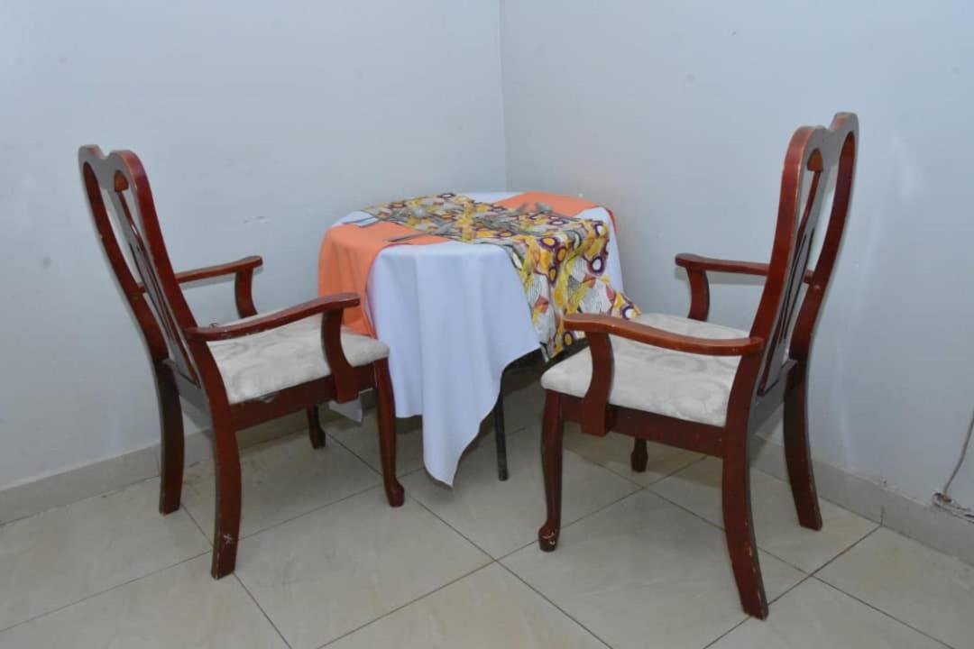 Random Park Hotel Kigali Esterno foto
