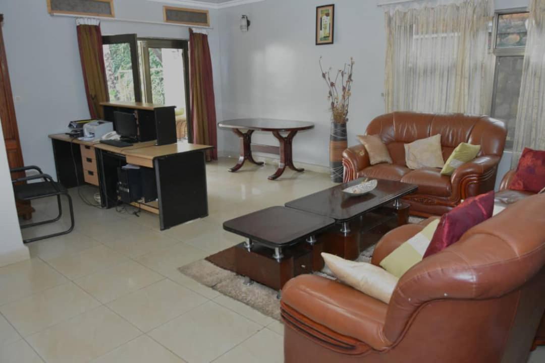 Random Park Hotel Kigali Esterno foto